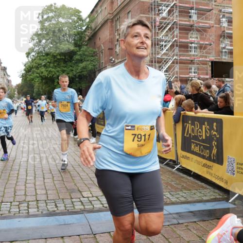 13.09.2026 - Kiel Lauf Yannick Fuchs http://msf.ph/oto/10424495 13.09.2026 09:45:59 Ziel 557, 1415, 1418, 2127, 3142, 3301, 4909, 4910, 5234, 5757, 5829, 7572, 7911, 7924, 8244, 8611, 8859, 9841, 10036, 10203, 10719, 12374, 12841, 1023, 1579, 2017, 2788, 2835, 3025, 3408, 3974, 4413, 4569, 5369, 5511, 6038, 7202, 7349, 7572, 7854, 8126, 8152, 9456, 9841, 10142, 10392, 10445, 10498, 11939, 12069, 12281, 442, 2482, 3052, 3954, 4918, 5855, 5955, 6732, 7015, 7308, 8125, 10117, 10685, 10898, 11076, 11078, 1503, 2017, 2835, 3408, 5103, 5369, 5399 meine-sportfotos.de
