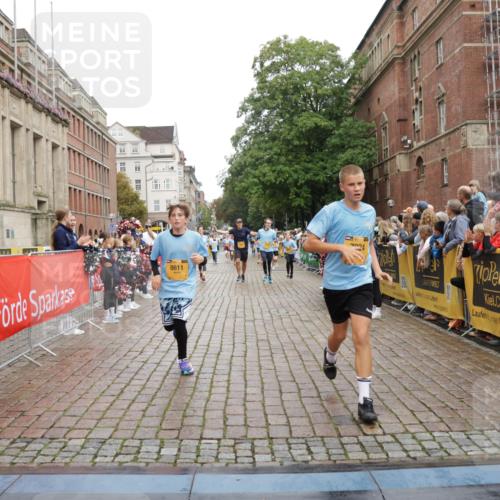 13.09.2026 - Kiel Lauf Yannick Fuchs http://msf.ph/oto/10424499 13.09.2026 09:46:00 Ziel 557, 1415, 1418, 2127, 2482, 3142, 3301, 4909, 4910, 4918, 5234, 5757, 5829, 7911, 7924, 8244, 8611, 8859, 10036, 10203, 10719, 12374, 12841, 1023, 1579, 2017, 2788, 2835, 3025, 3974, 4413, 4569, 5369, 5511, 6038, 7202, 7349, 7572, 7854, 8126, 8152, 9456, 9841, 10036, 10142, 10392, 10445, 10498, 11939, 12069, 12281, 442, 3052, 3954, 5855, 5955, 6732, 7015, 7308, 8125, 10117, 10685, 10898, 11076, 11078, 11316, 1503, 2017, 2835, 3408, 5103, 5369, 5399 meine-sportfotos.de