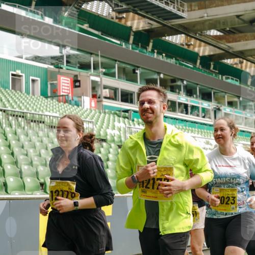 13.09.2026 - 21. swb-Marathon Bremen Michael Burmester http://msf.ph/oto/10424538 13.09.2026 10:47:13 Laufen im Stadion 10161, 10264, 10349, 10472, 10535, 10895, 10933, 10970, 11050, 11104, 11181, 11244, 11262, 11296, 11367, 11443, 11457, 11529, 11530, 11546, 11573, 11574, 11579, 11639, 11663, 11675, 11709, 11760, 11821, 12157, 12211, 12285, 12316, 12317, 12340, 12374, 12422, 12444, 12462, 10002, 10004, 10005, 10176, 10191, 10192, 10271, 10295, 10303, 10325, 10335, 10361, 10362, 10459, 10513, 10629, 10756, 10779, 10882, 10997, 10999, 11233, 11307, 11355 meine-sportfotos.de