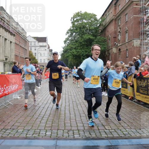 13.09.2026 - Kiel Lauf Yannick Fuchs http://msf.ph/oto/10424558 13.09.2026 09:46:03 Ziel 1415, 1418, 2482, 3301, 4909, 4910, 4918, 5234, 5829, 6732, 7911, 7924, 8244, 8611, 8859, 10203, 10685, 10719, 10898, 12841, 557, 1023, 1579, 2127, 2788, 3025, 3142, 3301, 3974, 4413, 4569, 5511, 5757, 6038, 7202, 7349, 7572, 8126, 9841, 10036, 10142, 10392, 10445, 12069, 12281, 12374, 167, 181, 442, 3052, 3954, 5855, 5955, 6857, 7015, 7308, 8125, 10117, 10913, 11076, 11078, 11316, 12495, 12621, 1503, 2017, 2835, 3408, 5103, 5369, 5399 meine-sportfotos.de
