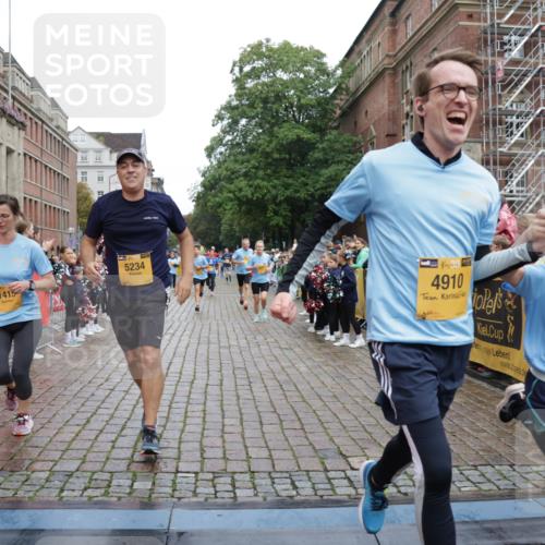 13.09.2026 - Kiel Lauf Yannick Fuchs http://msf.ph/oto/10424565 13.09.2026 09:46:04 Ziel 1415, 1418, 2482, 4909, 4910, 4918, 5234, 5829, 6732, 7015, 7911, 7924, 8244, 8611, 8859, 10203, 10685, 10719, 10898, 11076, 11078, 12841, 557, 1023, 1418, 1579, 2127, 2788, 3025, 3142, 3301, 3974, 4413, 4569, 5511, 5757, 6038, 7202, 7349, 7572, 8126, 9841, 10036, 10142, 10392, 10445, 12069, 12281, 12374, 12841, 167, 181, 442, 3052, 3954, 5855, 5955, 6857, 7308, 8125, 10117, 10913, 11316, 12495, 12621, 1503, 1579, 2017, 2835, 3408, 5103, 5369, 5399, 6038 meine-sportfotos.de