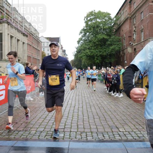 13.09.2026 - Kiel Lauf Yannick Fuchs http://msf.ph/oto/10424568 13.09.2026 09:46:04 Ziel 1415, 1418, 2482, 4909, 4910, 4918, 5234, 5829, 6732, 7015, 7911, 7924, 8244, 8611, 8859, 10203, 10685, 10719, 10898, 11076, 11078, 12841, 557, 1023, 1418, 1579, 2127, 2788, 3025, 3142, 3301, 3974, 4413, 4569, 5511, 5757, 6038, 7202, 7349, 7572, 8126, 9841, 10036, 10142, 10392, 10445, 12069, 12281, 12374, 12841, 167, 181, 442, 3052, 3954, 5855, 5955, 6857, 7308, 8125, 10117, 10913, 11316, 12495, 12621, 1503, 1579, 2017, 2835, 3408, 5103, 5369, 5399, 6038 meine-sportfotos.de