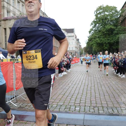 13.09.2026 - Kiel Lauf Yannick Fuchs http://msf.ph/oto/10424581 13.09.2026 09:46:05 Ziel 1415, 2482, 4909, 4910, 4918, 5234, 5829, 6732, 7015, 7911, 7924, 8244, 8611, 8859, 10203, 10685, 10719, 10898, 11076, 11078, 557, 1023, 1418, 1579, 2127, 2788, 3025, 3142, 3301, 3974, 4413, 4569, 5511, 5757, 5829, 6038, 7202, 7349, 7572, 8126, 9841, 10036, 10142, 10392, 10445, 12069, 12281, 12374, 12841, 167, 181, 442, 3052, 3954, 5855, 5955, 6857, 7308, 8125, 10117, 10913, 11316, 12495, 12621, 1579, 2017, 2835, 3408, 5369, 5399, 6038 meine-sportfotos.de