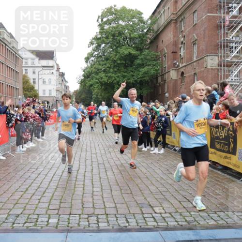 13.09.2026 - Kiel Lauf Yannick Fuchs http://msf.ph/oto/10424609 13.09.2026 09:46:07 Ziel 1415, 2482, 4909, 4910, 4918, 5234, 6732, 7015, 7924, 8125, 8611, 10203, 10685, 10898, 11076, 11078, 557, 1023, 1418, 1579, 2127, 2788, 3025, 3142, 3301, 3974, 4413, 4569, 5511, 5757, 5829, 6038, 7202, 7349, 7572, 7911, 7924, 8126, 8244, 8859, 9841, 10036, 10142, 10392, 10445, 10719, 12281, 12374, 12841, 167, 181, 442, 3052, 3361, 3954, 5855, 5955, 6857, 7308, 10117, 10913, 11316, 11859, 12495, 12621, 1023, 1579, 2017, 2835, 5369, 6038 meine-sportfotos.de