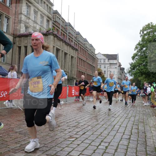 13.09.2026 - Kiel Lauf Yannick Fuchs http://msf.ph/oto/10424637 13.09.2026 11:00:39 Ziel 362, 1650, 1722, 1795, 2233, 2267, 4055, 4261, 4706, 4855, 5794, 5912, 7179, 7214, 8565, 8590, 8622, 8686, 10529, 10590, 11797, 12756, 12757, 12773, 173, 327, 893, 1036, 1078, 1518, 1896, 1897, 2150, 2151, 2187, 2382, 2490, 2558, 2915, 3121, 3775, 3793, 4239, 4437, 4524, 4787, 4905, 6431, 6520, 6770, 6897, 7091, 7438, 7945, 7997, 8481, 9327, 9408, 9690, 10346, 10420, 10674, 10996, 11182, 11220, 11471, 11503, 11607, 11835, 12214, 12457, 190, 2038 meine-sportfotos.de