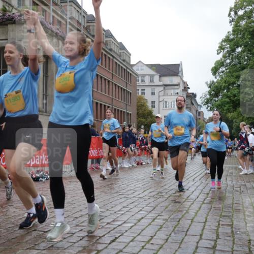 13.09.2026 - Kiel Lauf Yannick Fuchs http://msf.ph/oto/10424663 13.09.2026 11:00:41 Ziel 362, 1650, 1722, 1795, 2233, 2267, 4055, 4261, 4706, 4855, 5794, 5912, 7179, 7214, 7610, 8590, 8622, 8686, 10480, 10529, 10590, 10700, 11797, 12756, 12757, 12773, 173, 327, 893, 1036, 1078, 1518, 1650, 1896, 1897, 2150, 2151, 2187, 2233, 2382, 2490, 2558, 2915, 3121, 3775, 3793, 4239, 4524, 4787, 4905, 6431, 6520, 6770, 6897, 7091, 7438, 7945, 7997, 8481, 8565, 9327, 9408, 9690, 10346, 10420, 10674, 11182, 11220, 11471, 11503, 11607, 11835, 12214, 12457, 48, 190, 2038 meine-sportfotos.de
