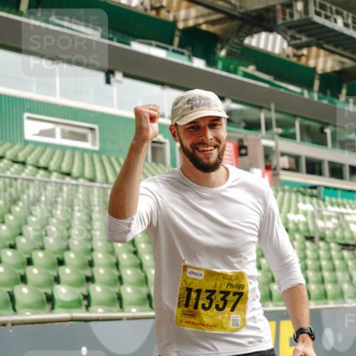 13.09.2026 - 21. swb-Marathon Bremen Michael Burmester http://msf.ph/oto/10424671 13.09.2026 10:47:16 Laufen im Stadion 10161, 10264, 10349, 10472, 10535, 10895, 10933, 10970, 11050, 11104, 11181, 11244, 11262, 11296, 11443, 11457, 11529, 11530, 11546, 11573, 11574, 11579, 11639, 11663, 11675, 11709, 11760, 11821, 12157, 12211, 12285, 12316, 12317, 12340, 12374, 12422, 12444, 12462, 10002, 10004, 10005, 10176, 10191, 10192, 10271, 10295, 10325, 10335, 10361, 10362, 10459, 10513, 10629, 10756, 10779, 10882, 10997, 10999, 11233, 11307, 11355 meine-sportfotos.de