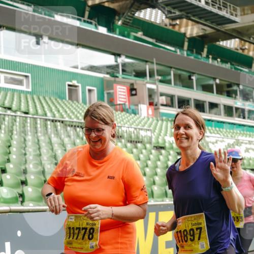13.09.2026 - 21. swb-Marathon Bremen Michael Burmester http://msf.ph/oto/10424786 13.09.2026 10:47:22 Laufen im Stadion 10161, 10264, 10292, 10349, 10535, 10732, 10895, 10925, 10933, 10970, 11050, 11104, 11181, 11244, 11262, 11296, 11423, 11443, 11457, 11529, 11530, 11546, 11573, 11574, 11579, 11639, 11663, 11675, 11698, 11760, 12157, 12211, 12285, 12316, 12317, 12340, 12374, 12422, 12444, 12462, 12472, 10002, 10004, 10005, 10176, 10191, 10192, 10271, 10295, 10325, 10335, 10361, 10362, 10459, 10513, 10629, 10756, 10779, 10882, 10997, 10999, 11233, 11307, 11355 meine-sportfotos.de