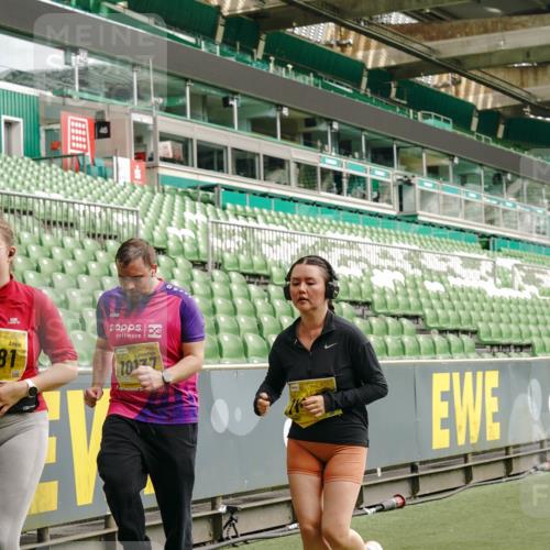 13.09.2026 - 21. swb-Marathon Bremen Michael Burmester http://msf.ph/oto/10424859 13.09.2026 10:47:25 Laufen im Stadion 10161, 10264, 10292, 10349, 10535, 10732, 10895, 10925, 10933, 10970, 11050, 11104, 11181, 11244, 11262, 11296, 11423, 11443, 11457, 11529, 11530, 11546, 11573, 11574, 11579, 11639, 11663, 11675, 11698, 11760, 12083, 12157, 12211, 12285, 12316, 12317, 12340, 12374, 12422, 12444, 12462, 12472, 10002, 10004, 10005, 10176, 10191, 10192, 10271, 10295, 10325, 10335, 10361, 10362, 10459, 10513, 10629, 10713, 10756, 10779, 10882, 10997, 10999, 11233, 11307, 11355 meine-sportfotos.de