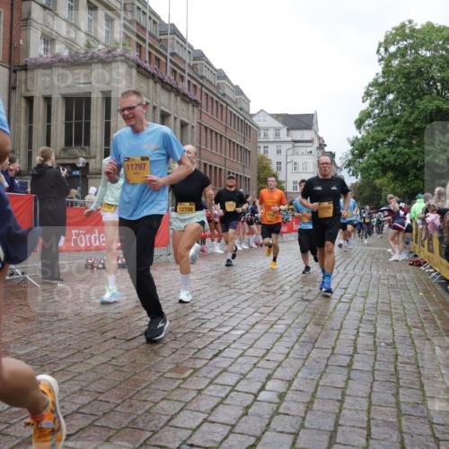 13.09.2026 - Kiel Lauf Yannick Fuchs http://msf.ph/oto/10424870 13.09.2026 11:01:08 Ziel 48, 539, 823, 842, 1448, 1522, 2132, 2144, 2637, 2658, 3340, 4529, 4530, 5552, 6300, 6653, 7456, 8596, 9899, 9900, 11857, 12151, 190, 362, 1314, 1722, 1795, 2038, 2267, 2697, 3423, 3425, 4055, 4706, 4769, 4855, 4915, 5648, 5794, 5912, 6399, 6426, 6995, 6996, 7179, 7214, 7516, 7610, 8229, 8590, 8622, 8686, 9199, 9594, 10339, 10480, 10529, 10590, 10700, 10885, 11797, 11972, 12192, 12326, 12756, 1018, 1744, 3662, 5451, 7191, 8307, 362, 4524, 4905, 9327 meine-sportfotos.de