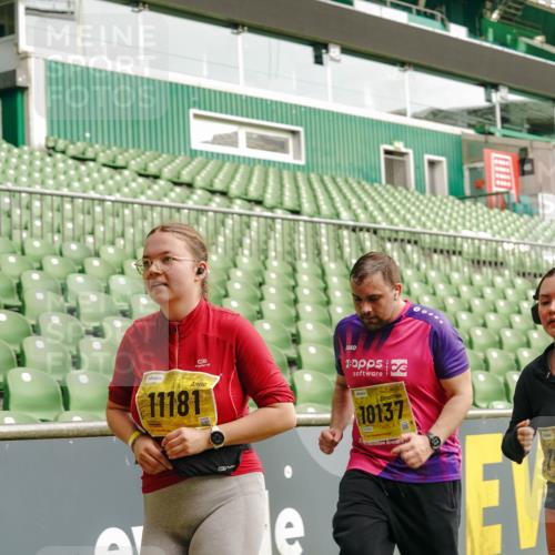 13.09.2026 - 21. swb-Marathon Bremen Michael Burmester http://msf.ph/oto/10424879 13.09.2026 10:47:26 Laufen im Stadion 10161, 10264, 10292, 10349, 10535, 10732, 10895, 10925, 10933, 10970, 11050, 11104, 11244, 11262, 11296, 11423, 11443, 11457, 11529, 11530, 11546, 11573, 11574, 11579, 11639, 11663, 11675, 11698, 11760, 12083, 12157, 12211, 12285, 12316, 12317, 12340, 12374, 12422, 12444, 12462, 12472, 10002, 10004, 10005, 10176, 10191, 10192, 10271, 10295, 10325, 10335, 10361, 10362, 10459, 10513, 10629, 10679, 10713, 10756, 10779, 10882, 10997, 10999, 11233, 11307, 11355 meine-sportfotos.de