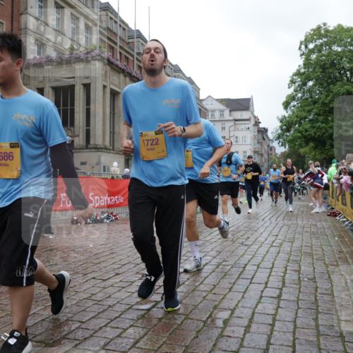 13.09.2026 - Kiel Lauf Yannick Fuchs http://msf.ph/oto/10424891 13.09.2026 11:01:11 Ziel 48, 539, 823, 842, 1448, 1522, 2132, 2144, 2637, 3340, 4529, 4530, 4788, 5052, 5552, 6300, 6522, 6653, 7651, 8469, 8596, 9899, 11216, 11217, 11581, 11805, 11857, 12151, 48, 190, 1314, 1722, 1795, 2038, 2144, 2658, 2697, 3423, 3425, 4055, 4529, 4706, 4769, 4855, 4915, 5648, 5794, 5912, 6399, 6426, 6995, 6996, 7214, 7456, 7516, 7610, 8229, 8590, 8622, 8686, 9199, 9594, 9900, 10339, 10480, 10529, 10700, 10885, 11972, 12192, 12326, 1018, 1744, 3626, 3662, 5451, 7191, 8307, 362 meine-sportfotos.de