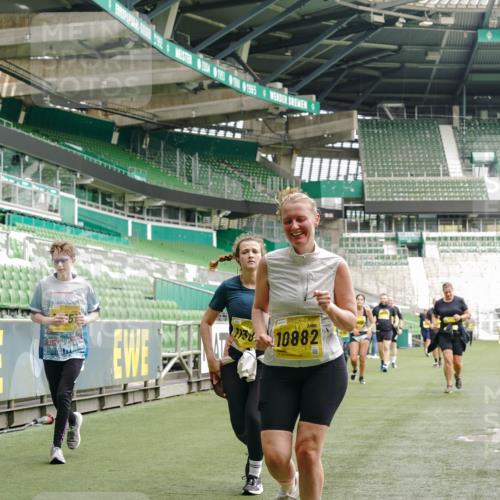 13.09.2026 - 21. swb-Marathon Bremen Michael Burmester http://msf.ph/oto/10424927 13.09.2026 10:47:30 Laufen im Stadion 10161, 10264, 10292, 10349, 10440, 10535, 10732, 10789, 10895, 10925, 10933, 10970, 11050, 11104, 11262, 11296, 11423, 11443, 11457, 11529, 11530, 11546, 11573, 11579, 11639, 11663, 11675, 11698, 11760, 12083, 12157, 12211, 12316, 12317, 12340, 12422, 12444, 12462, 12471, 12472, 12561, 10002, 10004, 10005, 10176, 10191, 10192, 10271, 10295, 10325, 10335, 10459, 10513, 10629, 10679, 10713, 10756, 10779, 10882, 10997, 10999, 11081, 11233, 11307, 11355 meine-sportfotos.de