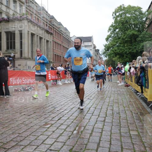 13.09.2026 - Kiel Lauf Yannick Fuchs http://msf.ph/oto/10424935 13.09.2026 11:01:16 Ziel 539, 823, 842, 1448, 1522, 1744, 2132, 2637, 3340, 4788, 5052, 5451, 5552, 6300, 6522, 6653, 7651, 8469, 8596, 9525, 11056, 11216, 11217, 11502, 11581, 11805, 11857, 12010, 12151, 48, 190, 1314, 2038, 2132, 2144, 2658, 2697, 3423, 3425, 4055, 4529, 4530, 4769, 4915, 5648, 5794, 6399, 6426, 6995, 6996, 7456, 7516, 7610, 8229, 8622, 9199, 9594, 9899, 9900, 10339, 10480, 10529, 10700, 10885, 11972, 12192, 12326, 955, 1018, 3626, 3662, 7191, 8307 meine-sportfotos.de