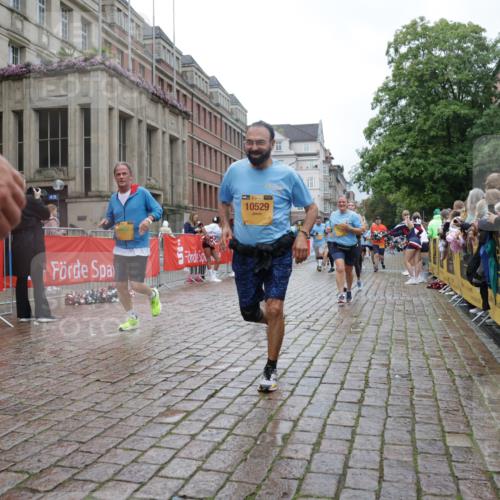 13.09.2026 - Kiel Lauf Yannick Fuchs http://msf.ph/oto/10424938 13.09.2026 11:01:17 Ziel 539, 823, 842, 1448, 1522, 1744, 2637, 3340, 4788, 5052, 5451, 5552, 6300, 6522, 6653, 7191, 7651, 8469, 8596, 9525, 11056, 11216, 11217, 11502, 11505, 11581, 11805, 11857, 12010, 12151, 48, 190, 1314, 1522, 2038, 2132, 2144, 2637, 2658, 2697, 3423, 3425, 4055, 4529, 4530, 4769, 4915, 5648, 6399, 6426, 6995, 6996, 7456, 7516, 7610, 8229, 8622, 9199, 9594, 9899, 9900, 10339, 10480, 10529, 10700, 10885, 11972, 12192, 12326, 955, 1018, 3626, 3662, 8307 meine-sportfotos.de