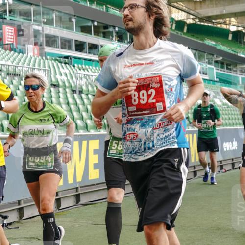 13.09.2026 - 21. swb-Marathon Bremen Michael Burmester http://msf.ph/oto/10424948 13.09.2026 13:24:18 Laufen im Stadion 137, 182, 213, 294, 324, 434, 505, 533, 548, 609, 708, 721, 723, 739, 743, 752, 892, 1178, 1273, 1331, 1463, 1471, 1491, 1515, 1597, 1598, 1746, 1788, 1944, 2095, 2211, 2213, 2252, 2267, 2271, 2286, 2312, 2323, 2433, 2445, 2465, 2475, 2483, 2495, 2497, 2503, 2526, 2554, 2571, 2644, 2768, 2776, 2833, 2936, 2968, 3005, 3211, 3252, 3282, 3288, 3289, 3292, 3298, 3306, 3312, 3347, 3364, 3381, 3390, 3395, 3423, 3447, 3505, 3559, 3727, 3770, 3819, 4054, 4231, 4466, 4467 meine-sportfotos.de