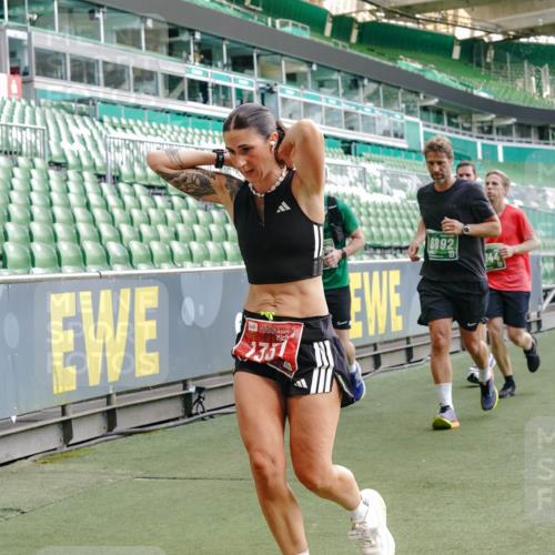 13.09.2026 - 21. swb-Marathon Bremen Michael Burmester http://msf.ph/oto/10424982 13.09.2026 13:24:19 Laufen im Stadion 137, 182, 213, 294, 324, 434, 505, 533, 548, 609, 708, 721, 723, 739, 743, 752, 892, 1178, 1273, 1331, 1463, 1471, 1491, 1515, 1597, 1598, 1746, 1788, 1944, 2095, 2211, 2213, 2252, 2267, 2271, 2286, 2312, 2323, 2433, 2445, 2465, 2475, 2483, 2495, 2497, 2503, 2506, 2526, 2554, 2571, 2644, 2768, 2776, 2833, 2936, 2968, 3005, 3211, 3252, 3282, 3288, 3289, 3292, 3298, 3306, 3312, 3347, 3364, 3381, 3390, 3395, 3423, 3447, 3505, 3559, 3727, 3770, 3819, 4231, 4466, 4467 meine-sportfotos.de
