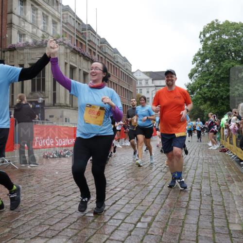 13.09.2026 - Kiel Lauf Yannick Fuchs http://msf.ph/oto/10424985 13.09.2026 11:01:22 Ziel 539, 823, 842, 1018, 1448, 1744, 3340, 4788, 5052, 5451, 5552, 6300, 6522, 7191, 7651, 8307, 8469, 8576, 8596, 8724, 9134, 9525, 11056, 11216, 11217, 11502, 11505, 11581, 11805, 12010, 12151, 12283, 48, 190, 823, 1314, 1448, 1522, 2038, 2132, 2144, 2637, 2658, 2697, 3340, 3423, 3425, 4529, 4530, 4769, 4915, 5552, 5648, 6399, 6426, 6653, 6995, 6996, 7456, 7516, 8229, 9199, 9594, 9899, 9900, 10339, 10885, 11857, 11972, 12192, 12326, 955, 1347, 3626, 3662 meine-sportfotos.de