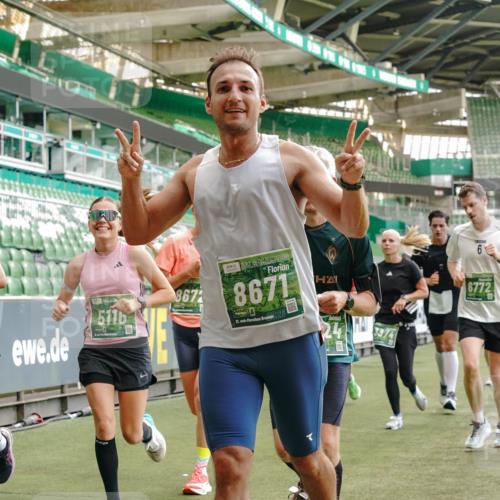 13.09.2026 - 21. swb-Marathon Bremen Michael Burmester http://msf.ph/oto/10424995 13.09.2026 13:01:24 Laufen im Stadion 135, 150, 242, 282, 318, 440, 531, 651, 687, 930, 946, 1006, 1067, 1163, 1368, 1436, 1448, 1582, 1650, 1861, 1896, 1935, 1963, 2033, 2047, 2062, 2292, 2293, 2306, 2322, 2370, 2409, 2427, 2485, 2490, 2491, 2560, 2561, 2627, 2638, 2658, 2686, 2700, 2708, 2781, 2906, 2967, 2987, 3013, 3044, 3076, 3105, 3145, 3168, 3173, 3187, 3248, 3294, 3334, 3354, 3372, 3374, 3375, 3385, 3392, 3480, 3524, 3526, 3527, 3642, 3667, 3729, 3774, 3806, 3855, 3856 meine-sportfotos.de