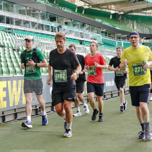 13.09.2026 - 21. swb-Marathon Bremen Michael Burmester http://msf.ph/oto/10425014 13.09.2026 13:24:20 Laufen im Stadion 137, 182, 213, 294, 324, 434, 505, 533, 548, 609, 708, 721, 723, 739, 743, 752, 892, 1178, 1273, 1331, 1463, 1471, 1491, 1515, 1597, 1598, 1746, 1788, 1944, 2095, 2211, 2213, 2252, 2267, 2271, 2286, 2312, 2323, 2433, 2445, 2465, 2475, 2483, 2495, 2497, 2503, 2506, 2526, 2554, 2571, 2644, 2768, 2776, 2833, 2936, 2968, 3005, 3211, 3252, 3282, 3288, 3289, 3292, 3298, 3306, 3312, 3347, 3364, 3381, 3390, 3395, 3423, 3447, 3505, 3559, 3727, 3770, 3819, 4231, 4466, 4467 meine-sportfotos.de