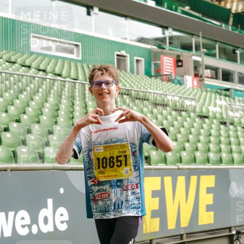 13.09.2026 - 21. swb-Marathon Bremen Michael Burmester http://msf.ph/oto/10425017 13.09.2026 10:47:34 Laufen im Stadion 10161, 10264, 10292, 10349, 10440, 10535, 10732, 10789, 10895, 10925, 10933, 10970, 11050, 11104, 11262, 11296, 11423, 11443, 11457, 11529, 11530, 11546, 11573, 11579, 11639, 11663, 11675, 11698, 11760, 12083, 12157, 12211, 12316, 12317, 12340, 12422, 12444, 12462, 12471, 12472, 12561, 10002, 10004, 10005, 10176, 10191, 10192, 10271, 10295, 10325, 10335, 10459, 10513, 10629, 10679, 10713, 10756, 10779, 10882, 10997, 10999, 11081, 11233, 11307, 11355 meine-sportfotos.de