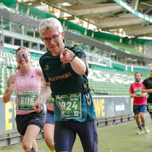 13.09.2026 - 21. swb-Marathon Bremen Michael Burmester http://msf.ph/oto/10425025 13.09.2026 13:01:25 Laufen im Stadion 135, 150, 242, 282, 318, 440, 531, 651, 687, 930, 946, 1006, 1067, 1163, 1368, 1436, 1448, 1582, 1650, 1861, 1896, 1935, 1963, 2033, 2047, 2062, 2292, 2293, 2306, 2322, 2345, 2370, 2409, 2427, 2485, 2490, 2491, 2560, 2561, 2627, 2638, 2658, 2666, 2686, 2700, 2708, 2781, 2906, 2967, 2987, 3013, 3044, 3076, 3105, 3145, 3163, 3164, 3168, 3173, 3187, 3248, 3294, 3334, 3354, 3372, 3374, 3375, 3385, 3392, 3480, 3524, 3526, 3527, 3642, 3667, 3729, 3774, 3806, 3855, 3856 meine-sportfotos.de