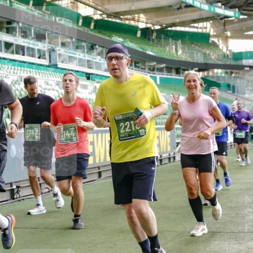 13.09.2026 - 21. swb-Marathon Bremen Michael Burmester http://msf.ph/oto/10425027 13.09.2026 13:24:21 Laufen im Stadion 137, 182, 213, 294, 324, 434, 505, 533, 548, 609, 708, 721, 723, 739, 743, 752, 892, 1178, 1273, 1331, 1463, 1471, 1491, 1515, 1597, 1598, 1746, 1788, 1944, 2095, 2211, 2213, 2252, 2267, 2271, 2286, 2312, 2323, 2433, 2445, 2465, 2475, 2483, 2495, 2497, 2503, 2506, 2526, 2554, 2571, 2644, 2768, 2776, 2833, 2936, 2968, 3005, 3211, 3252, 3282, 3288, 3289, 3292, 3298, 3306, 3312, 3347, 3364, 3381, 3390, 3395, 3423, 3447, 3505, 3559, 3727, 3770, 3819, 4231, 4466, 4467 meine-sportfotos.de