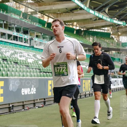 13.09.2026 - 21. swb-Marathon Bremen Michael Burmester http://msf.ph/oto/10425040 13.09.2026 13:01:26 Laufen im Stadion 135, 150, 242, 282, 318, 440, 531, 651, 687, 930, 946, 1006, 1067, 1163, 1368, 1436, 1448, 1582, 1650, 1861, 1896, 1935, 1963, 2033, 2047, 2062, 2292, 2293, 2306, 2322, 2345, 2370, 2409, 2427, 2485, 2490, 2491, 2560, 2561, 2627, 2638, 2658, 2666, 2686, 2700, 2708, 2781, 2906, 2967, 2987, 3013, 3044, 3076, 3105, 3145, 3163, 3164, 3168, 3173, 3187, 3248, 3294, 3334, 3354, 3372, 3374, 3375, 3385, 3392, 3480, 3524, 3526, 3527, 3642, 3667, 3729, 3774, 3806, 3855, 3856 meine-sportfotos.de