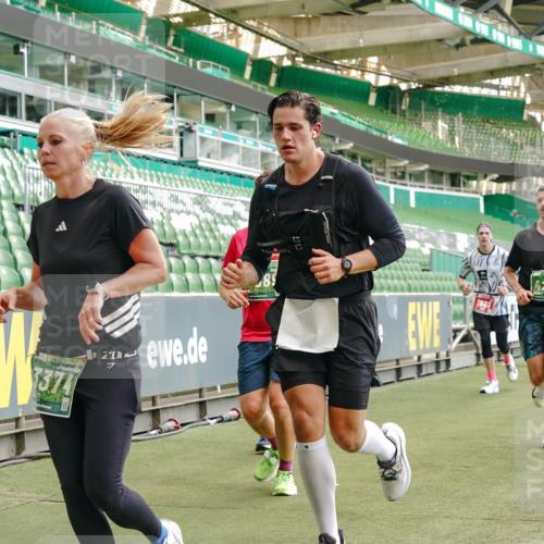 13.09.2026 - 21. swb-Marathon Bremen Michael Burmester http://msf.ph/oto/10425072 13.09.2026 13:01:27 Laufen im Stadion 135, 150, 242, 282, 318, 440, 531, 651, 687, 722, 930, 946, 1006, 1067, 1163, 1368, 1436, 1448, 1582, 1650, 1861, 1896, 1935, 1963, 2033, 2047, 2062, 2292, 2293, 2306, 2322, 2345, 2370, 2409, 2427, 2485, 2490, 2491, 2560, 2561, 2627, 2638, 2658, 2666, 2686, 2700, 2708, 2781, 2906, 2967, 2987, 3013, 3044, 3076, 3105, 3145, 3163, 3164, 3168, 3173, 3187, 3248, 3294, 3334, 3354, 3372, 3374, 3375, 3385, 3392, 3480, 3524, 3526, 3527, 3642, 3667, 3729, 3774, 3806, 3855, 3856 meine-sportfotos.de
