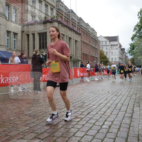 13.09.2026 - Kiel Lauf Yannick Fuchs http://msf.ph/oto/10425073 13.09.2026 11:01:36 Ziel 955, 1347, 1425, 2424, 2616, 2722, 3554, 3626, 3662, 3982, 6619, 8307, 8576, 8724, 9695, 9869, 11474, 48, 539, 823, 842, 1018, 1448, 1522, 1744, 2132, 2144, 2637, 3340, 4529, 4530, 4788, 5052, 5451, 5552, 6300, 6522, 6653, 7191, 7651, 8307, 8469, 8576, 8596, 8724, 9134, 9525, 9899, 11056, 11216, 11217, 11502, 11505, 11581, 11805, 11857, 12010, 12151, 12283, 735, 2996, 4420, 5406, 5927, 6631, 6717, 10607, 11547, 12110, 48, 190, 1314, 2144, 2658, 4529, 7516, 10885 meine-sportfotos.de