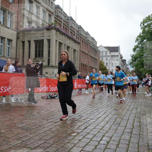 13.09.2026 - Kiel Lauf Yannick Fuchs http://msf.ph/oto/10425125 13.09.2026 11:01:43 Ziel 955, 1347, 1425, 2616, 2722, 2838, 3039, 3224, 3554, 3982, 5406, 5927, 6619, 6631, 6717, 7174, 8555, 8934, 9695, 10607, 11465, 11547, 12115, 539, 823, 842, 955, 1018, 1448, 1744, 2424, 3340, 3626, 3662, 4788, 5052, 5451, 5552, 6300, 6522, 6653, 7191, 7651, 8307, 8469, 8576, 8596, 8724, 9134, 9525, 9869, 11056, 11216, 11217, 11474, 11502, 11505, 11581, 11805, 11857, 12010, 12151, 12283, 540, 651, 735, 1651, 1660, 2451, 2726, 2902, 2958, 2996, 4420, 12110, 48, 2144, 4529 meine-sportfotos.de