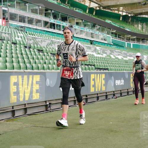 13.09.2026 - 21. swb-Marathon Bremen Michael Burmester http://msf.ph/oto/10425144 13.09.2026 13:01:31 Laufen im Stadion 135, 150, 242, 282, 318, 440, 531, 651, 687, 722, 930, 946, 1006, 1067, 1163, 1250, 1368, 1436, 1448, 1582, 1650, 1861, 1896, 1935, 1963, 2033, 2047, 2062, 2292, 2293, 2306, 2322, 2345, 2370, 2378, 2409, 2427, 2485, 2490, 2491, 2560, 2561, 2627, 2638, 2658, 2666, 2700, 2708, 2781, 2906, 2967, 2987, 3013, 3044, 3076, 3105, 3145, 3163, 3164, 3168, 3173, 3187, 3248, 3294, 3334, 3354, 3372, 3374, 3375, 3385, 3392, 3480, 3524, 3526, 3527, 3642, 3667, 3729, 3774, 3806, 3855, 3856 meine-sportfotos.de