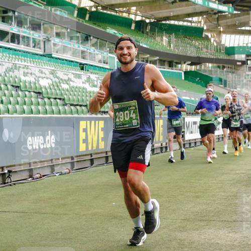 13.09.2026 - 21. swb-Marathon Bremen Michael Burmester http://msf.ph/oto/10425174 13.09.2026 13:01:32 Laufen im Stadion 135, 150, 242, 282, 318, 440, 531, 651, 687, 722, 930, 946, 1006, 1067, 1163, 1250, 1368, 1436, 1448, 1582, 1650, 1861, 1896, 1935, 1963, 2033, 2047, 2062, 2292, 2293, 2306, 2322, 2345, 2370, 2378, 2409, 2427, 2485, 2490, 2491, 2560, 2561, 2627, 2638, 2658, 2666, 2700, 2708, 2781, 2906, 2967, 2987, 3013, 3044, 3076, 3105, 3145, 3163, 3164, 3168, 3173, 3187, 3248, 3294, 3334, 3354, 3372, 3374, 3375, 3385, 3392, 3480, 3524, 3526, 3527, 3642, 3667, 3729, 3774, 3806, 3855, 3856 meine-sportfotos.de