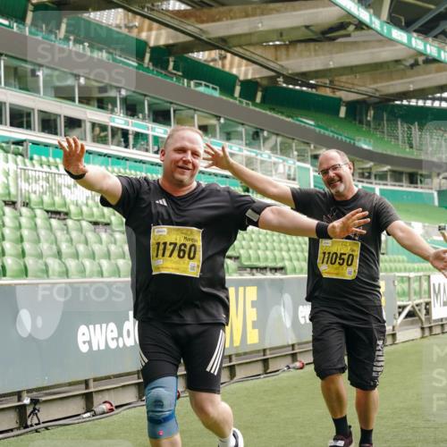 13.09.2026 - 21. swb-Marathon Bremen Michael Burmester http://msf.ph/oto/10425250 13.09.2026 10:47:47 Laufen im Stadion 10161, 10264, 10292, 10349, 10407, 10440, 10535, 10732, 10789, 10895, 10925, 10933, 10970, 11104, 11262, 11296, 11423, 11443, 11457, 11529, 11530, 11546, 11573, 11579, 11639, 11663, 11698, 12083, 12157, 12316, 12317, 12340, 12422, 12444, 12471, 12472, 12542, 12561, 10004, 10005, 10176, 10191, 10192, 10271, 10295, 10325, 10335, 10344, 10459, 10513, 10568, 10629, 10679, 10713, 10756, 10779, 10882, 10979, 10997, 10999, 11081, 11233, 11307, 11355 meine-sportfotos.de