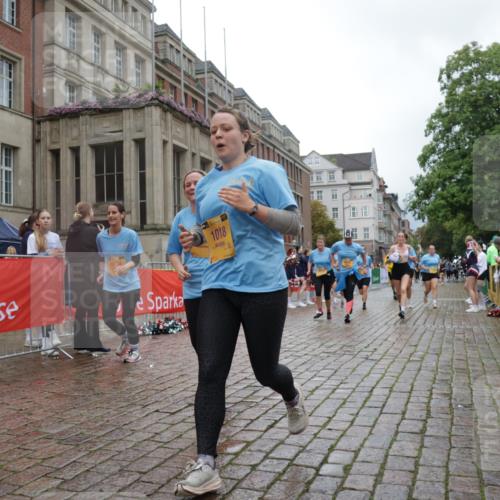 13.09.2026 - Kiel Lauf Yannick Fuchs http://msf.ph/oto/10425256 13.09.2026 11:01:57 Ziel 735, 1651, 1660, 2451, 2726, 2902, 2958, 2996, 4420, 5465, 6311, 6407, 6408, 7556, 8343, 8523, 8974, 9523, 9856, 10056, 10607, 11159, 11265, 11338, 11547, 12110, 955, 1018, 1347, 1425, 2424, 2616, 2722, 2838, 3039, 3224, 3554, 3626, 3662, 3982, 5406, 5927, 6619, 6631, 6717, 7174, 7191, 8307, 8555, 8576, 8724, 8934, 9134, 9695, 9869, 11465, 11474, 11505, 11547, 12283, 208, 540, 651, 709, 841, 845, 2778, 2895, 3443, 3942, 6998, 7005, 8218, 9732, 1744, 9525, 11056, 11502 meine-sportfotos.de