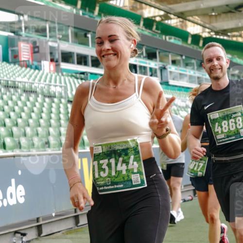 13.09.2026 - 21. swb-Marathon Bremen Michael Burmester http://msf.ph/oto/10425262 13.09.2026 13:24:28 Laufen im Stadion 137, 182, 213, 294, 324, 434, 505, 533, 548, 609, 708, 721, 723, 739, 743, 752, 1273, 1331, 1463, 1471, 1491, 1504, 1515, 1597, 1598, 1830, 1944, 2095, 2211, 2252, 2267, 2271, 2286, 2312, 2323, 2354, 2433, 2445, 2465, 2483, 2495, 2497, 2503, 2506, 2554, 2571, 2644, 2768, 2776, 2833, 2896, 2936, 2968, 3005, 3142, 3211, 3252, 3282, 3288, 3289, 3292, 3298, 3306, 3312, 3364, 3381, 3390, 3395, 3423, 3447, 3559, 3727, 3770, 3819, 4231, 4466, 4467 meine-sportfotos.de