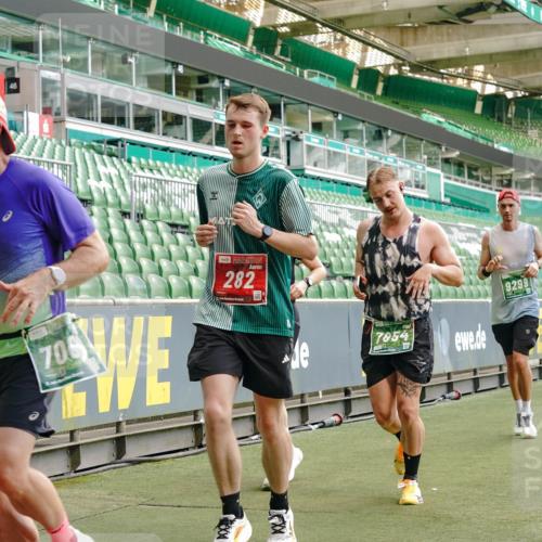 13.09.2026 - 21. swb-Marathon Bremen Michael Burmester http://msf.ph/oto/10425263 13.09.2026 13:01:37 Laufen im Stadion 150, 242, 282, 318, 440, 531, 651, 687, 722, 930, 946, 1006, 1067, 1163, 1250, 1436, 1448, 1582, 1650, 1861, 1896, 1963, 2033, 2047, 2062, 2292, 2293, 2306, 2322, 2345, 2370, 2378, 2409, 2427, 2485, 2490, 2491, 2560, 2561, 2627, 2638, 2658, 2666, 2668, 2700, 2708, 2781, 2906, 2967, 2987, 3013, 3044, 3145, 3163, 3164, 3168, 3173, 3187, 3248, 3294, 3334, 3354, 3372, 3374, 3375, 3385, 3392, 3480, 3524, 3526, 3527, 3603, 3642, 3667, 3721, 3729, 3774, 3806, 3856, 4000 meine-sportfotos.de