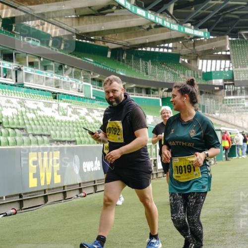 13.09.2026 - 21. swb-Marathon Bremen Michael Burmester http://msf.ph/oto/10425285 13.09.2026 10:47:49 Laufen im Stadion 10161, 10264, 10292, 10349, 10407, 10440, 10535, 10732, 10789, 10895, 10925, 10933, 10970, 11104, 11262, 11296, 11423, 11443, 11457, 11529, 11530, 11546, 11573, 11579, 11639, 11663, 11698, 12083, 12157, 12316, 12317, 12340, 12422, 12444, 12471, 12472, 12542, 12561, 10004, 10005, 10176, 10191, 10192, 10194, 10271, 10295, 10325, 10335, 10344, 10459, 10513, 10568, 10629, 10679, 10713, 10756, 10779, 10882, 10979, 10997, 10999, 11081, 11233, 11307, 11355 meine-sportfotos.de