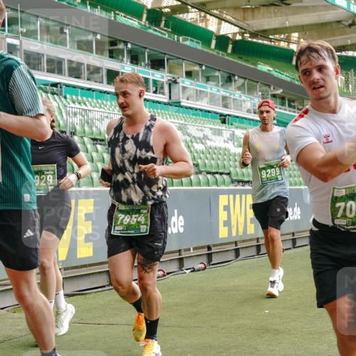 13.09.2026 - 21. swb-Marathon Bremen Michael Burmester http://msf.ph/oto/10425291 13.09.2026 13:01:37 Laufen im Stadion 150, 242, 282, 318, 440, 531, 651, 687, 722, 930, 946, 1006, 1067, 1163, 1250, 1436, 1448, 1582, 1650, 1861, 1896, 1963, 2033, 2047, 2062, 2292, 2293, 2306, 2322, 2345, 2370, 2378, 2409, 2427, 2485, 2490, 2491, 2560, 2561, 2627, 2638, 2658, 2666, 2668, 2700, 2708, 2781, 2906, 2967, 2987, 3013, 3044, 3145, 3163, 3164, 3168, 3173, 3187, 3248, 3294, 3334, 3354, 3372, 3374, 3375, 3385, 3392, 3480, 3524, 3526, 3527, 3603, 3642, 3667, 3721, 3729, 3774, 3806, 3856, 4000 meine-sportfotos.de