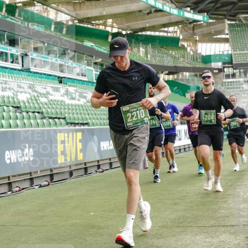 13.09.2026 - 21. swb-Marathon Bremen Michael Burmester http://msf.ph/oto/10425318 13.09.2026 13:01:39 Laufen im Stadion 150, 242, 282, 318, 440, 531, 651, 687, 722, 930, 936, 946, 1006, 1067, 1163, 1250, 1436, 1448, 1582, 1650, 1896, 1963, 2033, 2047, 2062, 2292, 2293, 2306, 2322, 2345, 2370, 2378, 2409, 2427, 2485, 2490, 2491, 2560, 2561, 2627, 2638, 2658, 2666, 2668, 2700, 2708, 2781, 2906, 2967, 2987, 3013, 3044, 3145, 3163, 3164, 3168, 3173, 3187, 3248, 3294, 3334, 3372, 3374, 3375, 3385, 3392, 3480, 3524, 3526, 3527, 3603, 3642, 3667, 3721, 3729, 3774, 3806, 3852, 3856, 4000, 4506 meine-sportfotos.de