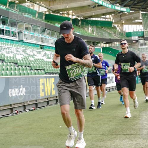 13.09.2026 - 21. swb-Marathon Bremen Michael Burmester http://msf.ph/oto/10425334 13.09.2026 13:01:39 Laufen im Stadion 150, 242, 282, 318, 440, 531, 651, 687, 722, 930, 936, 946, 1006, 1067, 1163, 1250, 1436, 1448, 1582, 1650, 1896, 1963, 2033, 2047, 2062, 2292, 2293, 2306, 2322, 2345, 2370, 2378, 2409, 2427, 2485, 2490, 2491, 2560, 2561, 2627, 2638, 2658, 2666, 2668, 2700, 2708, 2781, 2906, 2967, 2987, 3013, 3044, 3145, 3163, 3164, 3168, 3173, 3187, 3248, 3294, 3334, 3372, 3374, 3375, 3385, 3392, 3480, 3524, 3526, 3527, 3603, 3642, 3667, 3721, 3729, 3774, 3806, 3852, 3856, 4000, 4506 meine-sportfotos.de