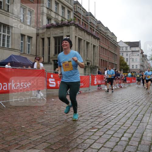 13.09.2026 - Kiel Lauf Yannick Fuchs http://msf.ph/oto/10425337 13.09.2026 11:02:07 Ziel 208, 540, 651, 709, 841, 845, 1651, 1660, 2451, 2726, 2778, 2902, 2958, 3942, 3977, 4848, 5465, 6311, 6332, 6407, 6408, 6998, 7244, 8343, 8793, 8974, 9448, 9523, 9856, 10056, 10531, 11466, 11546, 11959, 735, 955, 1347, 1425, 2616, 2722, 2838, 2996, 3039, 3224, 3554, 3982, 4420, 5406, 5927, 6311, 6619, 6631, 6717, 7174, 7556, 8523, 8555, 8934, 9523, 9695, 10607, 11159, 11265, 11338, 11465, 11547, 484, 649, 2322, 2895, 3443, 7005, 8218, 9732 meine-sportfotos.de