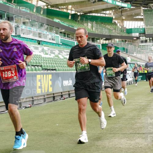 13.09.2026 - 21. swb-Marathon Bremen Michael Burmester http://msf.ph/oto/10425400 13.09.2026 13:01:43 Laufen im Stadion 150, 242, 282, 318, 440, 531, 687, 722, 930, 936, 946, 1006, 1067, 1163, 1250, 1436, 1448, 1582, 1650, 1896, 2033, 2047, 2062, 2292, 2322, 2345, 2370, 2378, 2409, 2427, 2485, 2490, 2491, 2560, 2561, 2627, 2638, 2658, 2666, 2668, 2700, 2708, 2781, 2906, 2967, 2987, 3013, 3044, 3145, 3163, 3164, 3168, 3173, 3187, 3248, 3294, 3334, 3372, 3374, 3375, 3385, 3392, 3524, 3526, 3527, 3603, 3642, 3667, 3721, 3774, 3806, 3852, 3856, 4000, 4506 meine-sportfotos.de