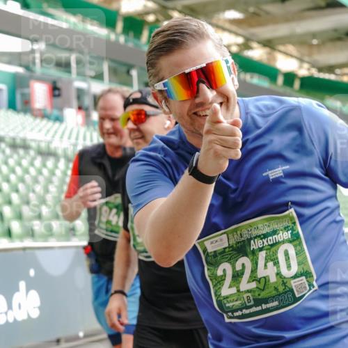 13.09.2026 - 21. swb-Marathon Bremen Michael Burmester http://msf.ph/oto/10425416 13.09.2026 13:24:34 Laufen im Stadion 137, 182, 213, 294, 324, 434, 505, 533, 548, 708, 721, 723, 739, 743, 752, 815, 818, 1273, 1463, 1471, 1491, 1504, 1515, 1561, 1597, 1598, 1830, 1944, 2059, 2095, 2211, 2252, 2267, 2271, 2286, 2312, 2323, 2354, 2445, 2465, 2483, 2495, 2497, 2503, 2506, 2554, 2571, 2644, 2752, 2768, 2776, 2833, 2896, 2936, 2968, 3005, 3142, 3211, 3259, 3282, 3288, 3289, 3292, 3298, 3306, 3312, 3329, 3364, 3381, 3390, 3395, 3423, 3447, 3727, 3770, 3819, 4466, 4467 meine-sportfotos.de