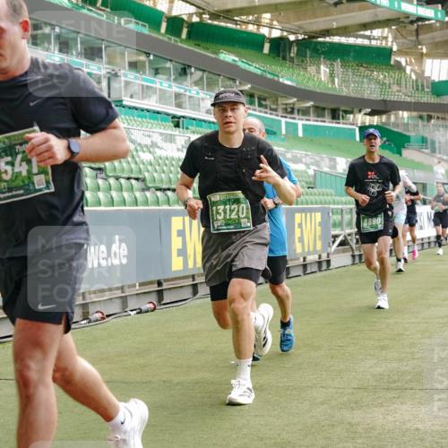 13.09.2026 - 21. swb-Marathon Bremen Michael Burmester http://msf.ph/oto/10425426 13.09.2026 13:01:44 Laufen im Stadion 150, 242, 282, 318, 440, 531, 687, 722, 930, 936, 946, 1006, 1067, 1163, 1250, 1436, 1448, 1582, 1650, 1896, 2033, 2047, 2062, 2292, 2322, 2345, 2370, 2378, 2409, 2427, 2485, 2490, 2491, 2560, 2561, 2627, 2638, 2658, 2666, 2668, 2700, 2708, 2781, 2906, 2967, 2987, 3013, 3044, 3145, 3163, 3164, 3168, 3173, 3187, 3248, 3294, 3334, 3372, 3374, 3375, 3385, 3392, 3524, 3526, 3527, 3603, 3642, 3667, 3721, 3774, 3806, 3852, 3856, 4000, 4506 meine-sportfotos.de