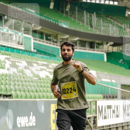 13.09.2026 - 21. swb-Marathon Bremen Michael Burmester http://msf.ph/oto/10425436 13.09.2026 10:48:00 Laufen im Stadion 10161, 10264, 10292, 10349, 10407, 10440, 10535, 10732, 10789, 10895, 10925, 10933, 10970, 11104, 11262, 11423, 11443, 11541, 11573, 11579, 11639, 11663, 11698, 11980, 12083, 12157, 12340, 12444, 12471, 12472, 12542, 12561, 10004, 10005, 10137, 10176, 10191, 10192, 10194, 10271, 10295, 10325, 10335, 10344, 10430, 10459, 10513, 10568, 10600, 10629, 10679, 10713, 10756, 10779, 10882, 10979, 10997, 10999, 11081, 11200, 11233, 11307, 11355, 12089 meine-sportfotos.de