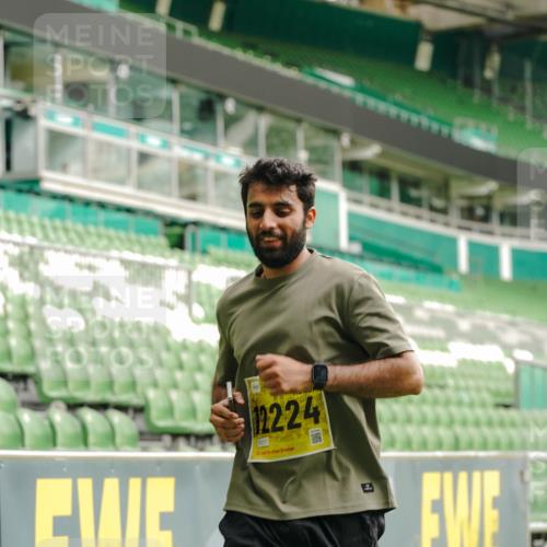 13.09.2026 - 21. swb-Marathon Bremen Michael Burmester http://msf.ph/oto/10425441 13.09.2026 10:48:01 Laufen im Stadion 10161, 10264, 10292, 10349, 10407, 10440, 10732, 10789, 10895, 10925, 10933, 10970, 11104, 11262, 11423, 11443, 11541, 11573, 11579, 11639, 11663, 11698, 11980, 12083, 12157, 12340, 12444, 12471, 12472, 12542, 12561, 10005, 10137, 10176, 10191, 10192, 10194, 10271, 10295, 10325, 10335, 10344, 10430, 10459, 10513, 10524, 10568, 10600, 10629, 10679, 10713, 10756, 10779, 10882, 10979, 10997, 10999, 11081, 11200, 11233, 11307, 11355, 12089 meine-sportfotos.de