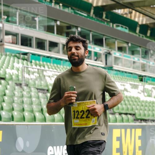 13.09.2026 - 21. swb-Marathon Bremen Michael Burmester http://msf.ph/oto/10425454 13.09.2026 10:48:02 Laufen im Stadion 10161, 10264, 10292, 10349, 10407, 10440, 10732, 10789, 10925, 10933, 10970, 11104, 11262, 11423, 11443, 11541, 11573, 11579, 11639, 11663, 11698, 11980, 12083, 12157, 12340, 12444, 12471, 12472, 12542, 12561, 10137, 10176, 10191, 10192, 10194, 10202, 10271, 10295, 10325, 10335, 10344, 10430, 10459, 10513, 10524, 10568, 10600, 10629, 10679, 10713, 10756, 10779, 10882, 10979, 10997, 10999, 11081, 11200, 11233, 11307, 11355, 12089, 12153 meine-sportfotos.de