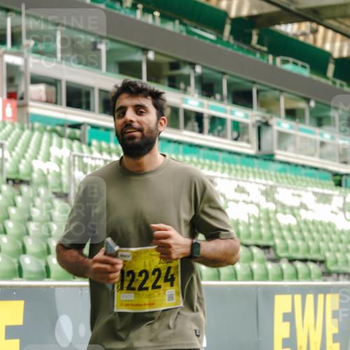 13.09.2026 - 21. swb-Marathon Bremen Michael Burmester http://msf.ph/oto/10425464 13.09.2026 10:48:02 Laufen im Stadion 10161, 10264, 10292, 10349, 10407, 10440, 10732, 10789, 10925, 10933, 10970, 11104, 11262, 11423, 11443, 11541, 11573, 11579, 11639, 11663, 11698, 11980, 12083, 12157, 12340, 12444, 12471, 12472, 12542, 12561, 10137, 10176, 10191, 10192, 10194, 10202, 10271, 10295, 10325, 10335, 10344, 10430, 10459, 10513, 10524, 10568, 10600, 10629, 10679, 10713, 10756, 10779, 10882, 10979, 10997, 10999, 11081, 11200, 11233, 11307, 11355, 12089, 12153 meine-sportfotos.de
