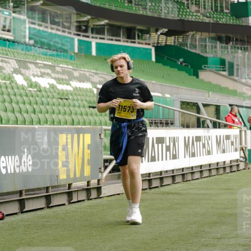 13.09.2026 - 21. swb-Marathon Bremen Michael Burmester http://msf.ph/oto/10425466 13.09.2026 10:48:05 Laufen im Stadion 10264, 10292, 10349, 10407, 10440, 10732, 10789, 10925, 10933, 10970, 11104, 11262, 11423, 11443, 11541, 11573, 11579, 11639, 11663, 11698, 11980, 12083, 12157, 12340, 12444, 12471, 12472, 12542, 12561, 10137, 10176, 10191, 10192, 10194, 10202, 10242, 10295, 10325, 10335, 10344, 10430, 10459, 10513, 10524, 10568, 10600, 10629, 10679, 10713, 10756, 10779, 10882, 10979, 10997, 10999, 11081, 11200, 11233, 11307, 11355, 12089, 12153 meine-sportfotos.de